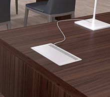 Блок розеток с крышкой Push & Pul: 2 евророзетки 220В, 2 USB-зарядки Type A+C, пустой модуль ASA Plastici VersaNet, корпус белый, наполнение черное, щетина полупрозрачная (06131F00029)