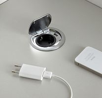 Одиночная розетка с крышкой и USB-портом SFL Ring